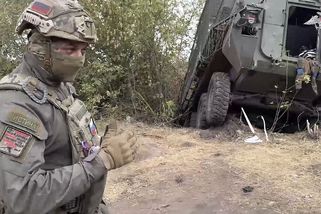 Ruští vojáci útočili navlečení v černých pytlích na mrtvoly. Kamufláž nepomohla - Novinky